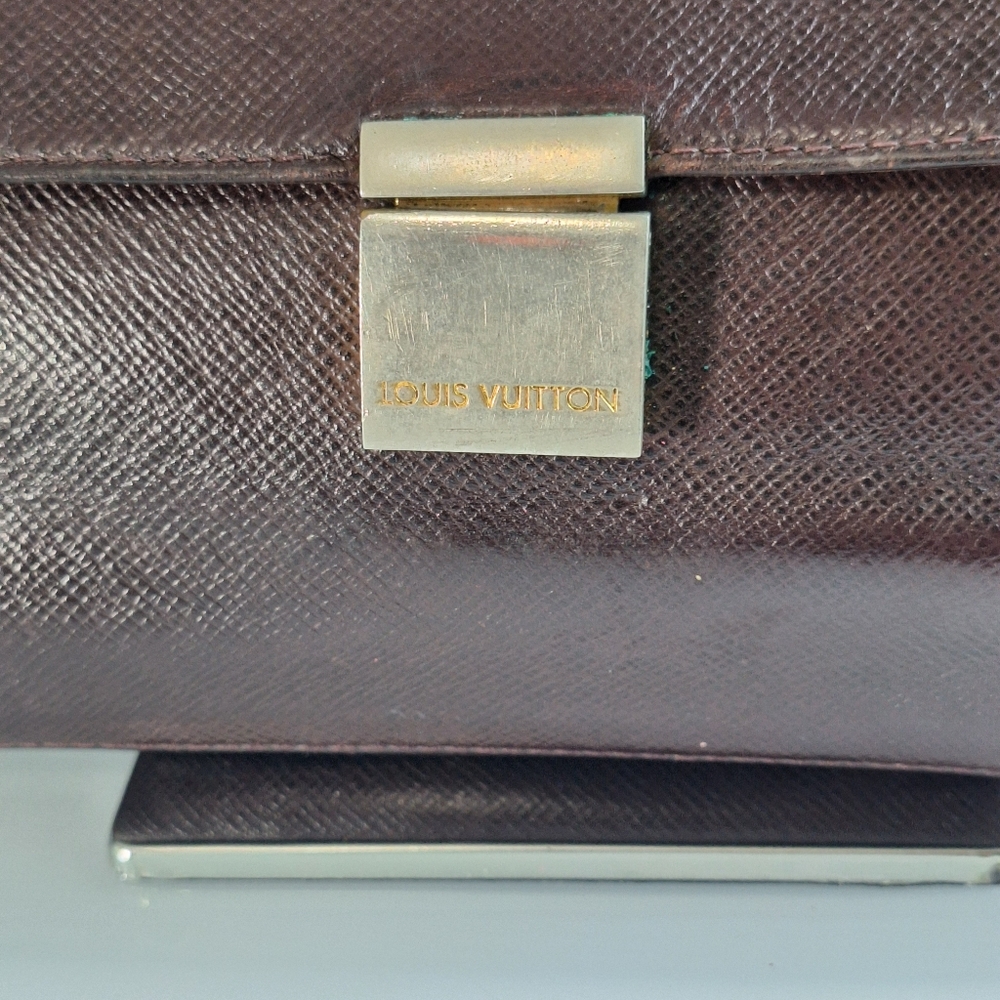 Louis Vuitton Taiga Selenga Pochette Grizzli - Picture 2 of 12
